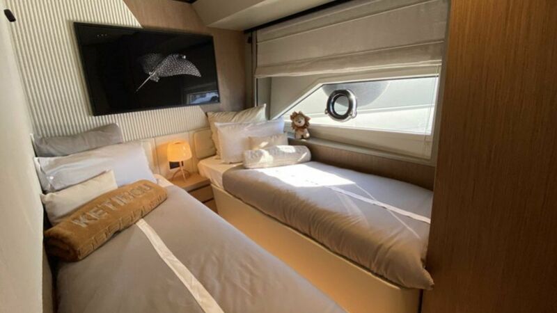 FERRETTI 720